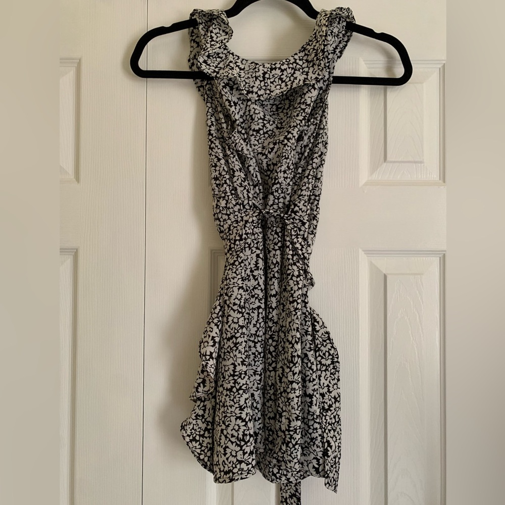 Motherhood Maternity black & white dress shirt with tie and ruffles. Size small - Picture 6 of 7
